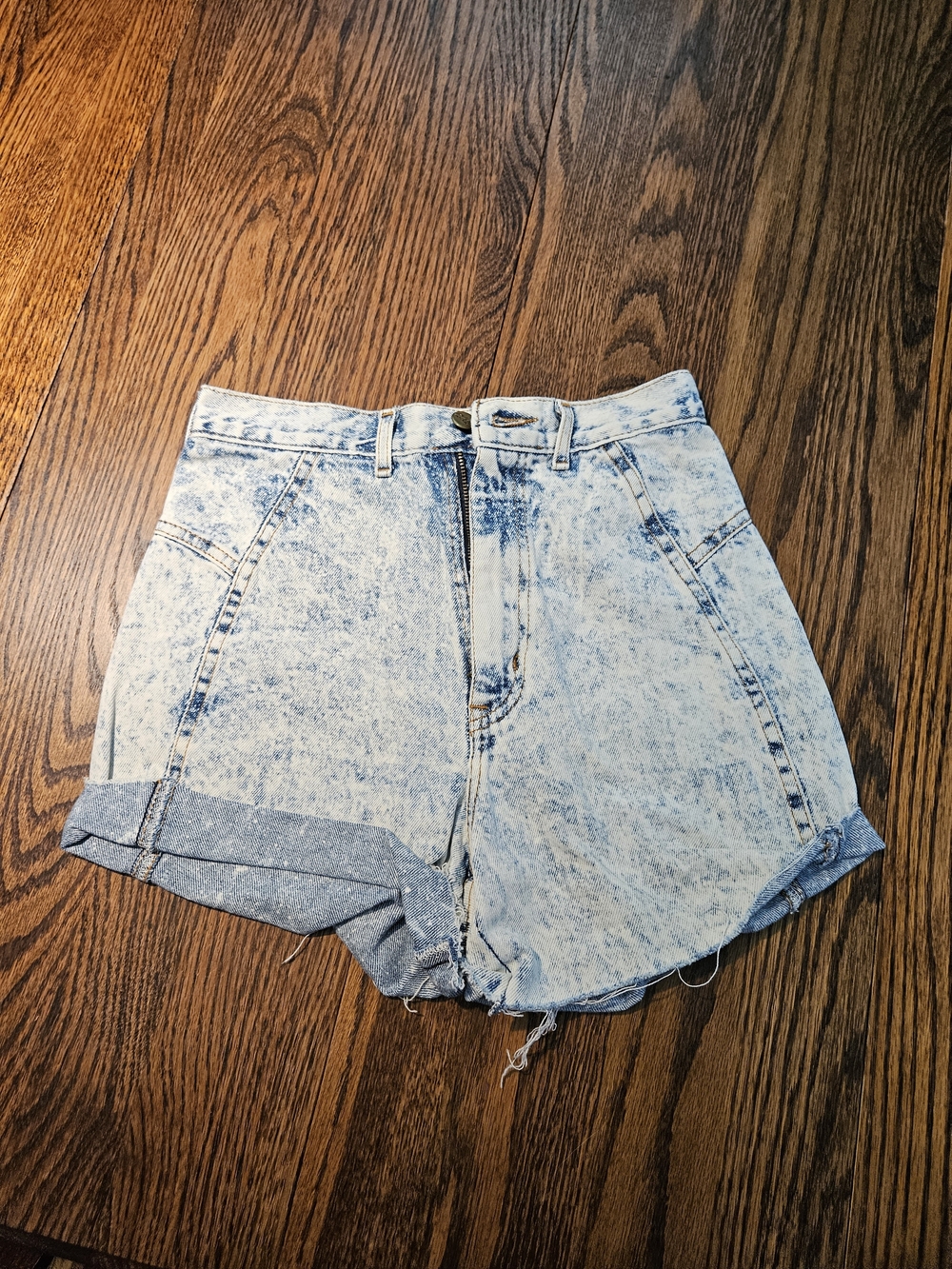 Vintage Acid Wash Denim High-Rise Women’s Shorts - Light Blue
